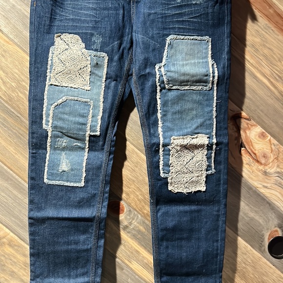 FREE PEOPLE HAYNES WASH DISTRESSED DENIM CROCHET LACE PATCHED JEANS - Picture 4 of 8